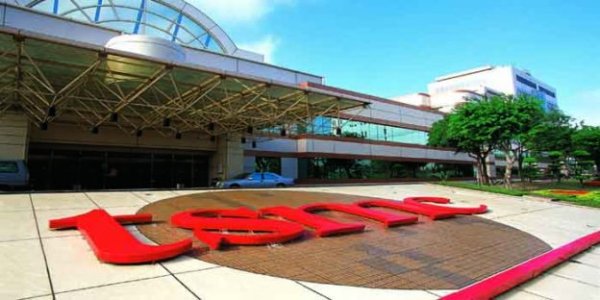 TSMC fell 50 yuan, breaking through 1,400 yuan, and its market value fell to 36.04 trillion yuan.